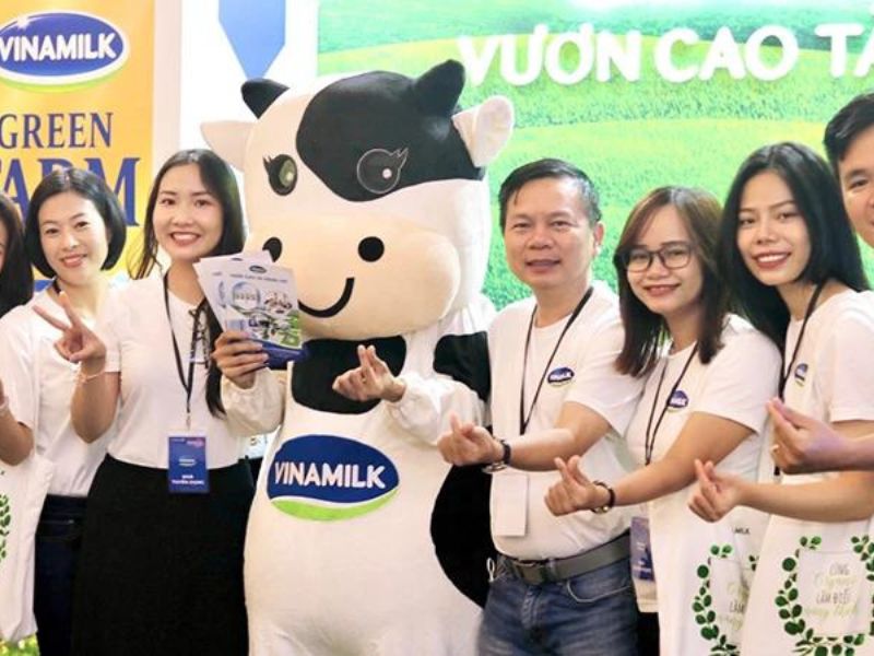 Vinamilk tổ chức các buổi gắn kết nội bộ như teambuilding, du lịch thăm quan